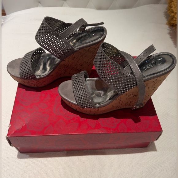 Carlos Santana Sparkle Wedge Heels - Picture 2 of 4